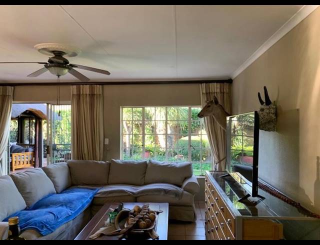 3 BEDROOM TOWNHOUSE FOR SALE IN VANDERBIJLPARK SE 3